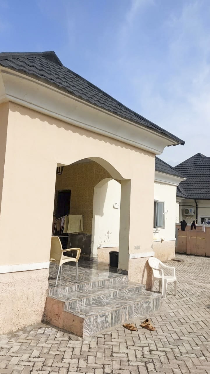 3Bedroom Fully Detached Bungalow with BQ in Lugbe, photo 3