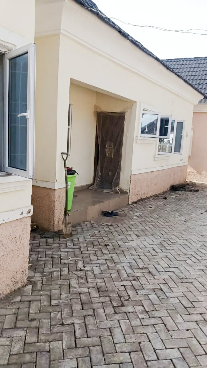3Bedroom Fully Detached Bungalow with BQ in Lugbe, photo 5